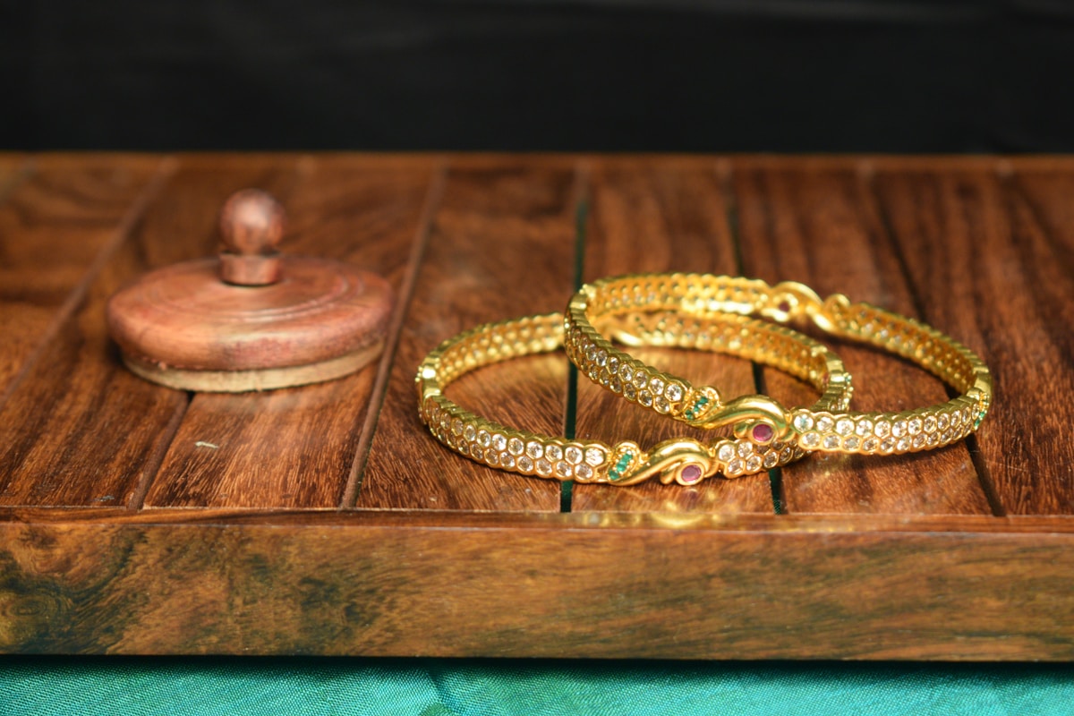 Exquisite Bracelets to Adorn Your Wrist